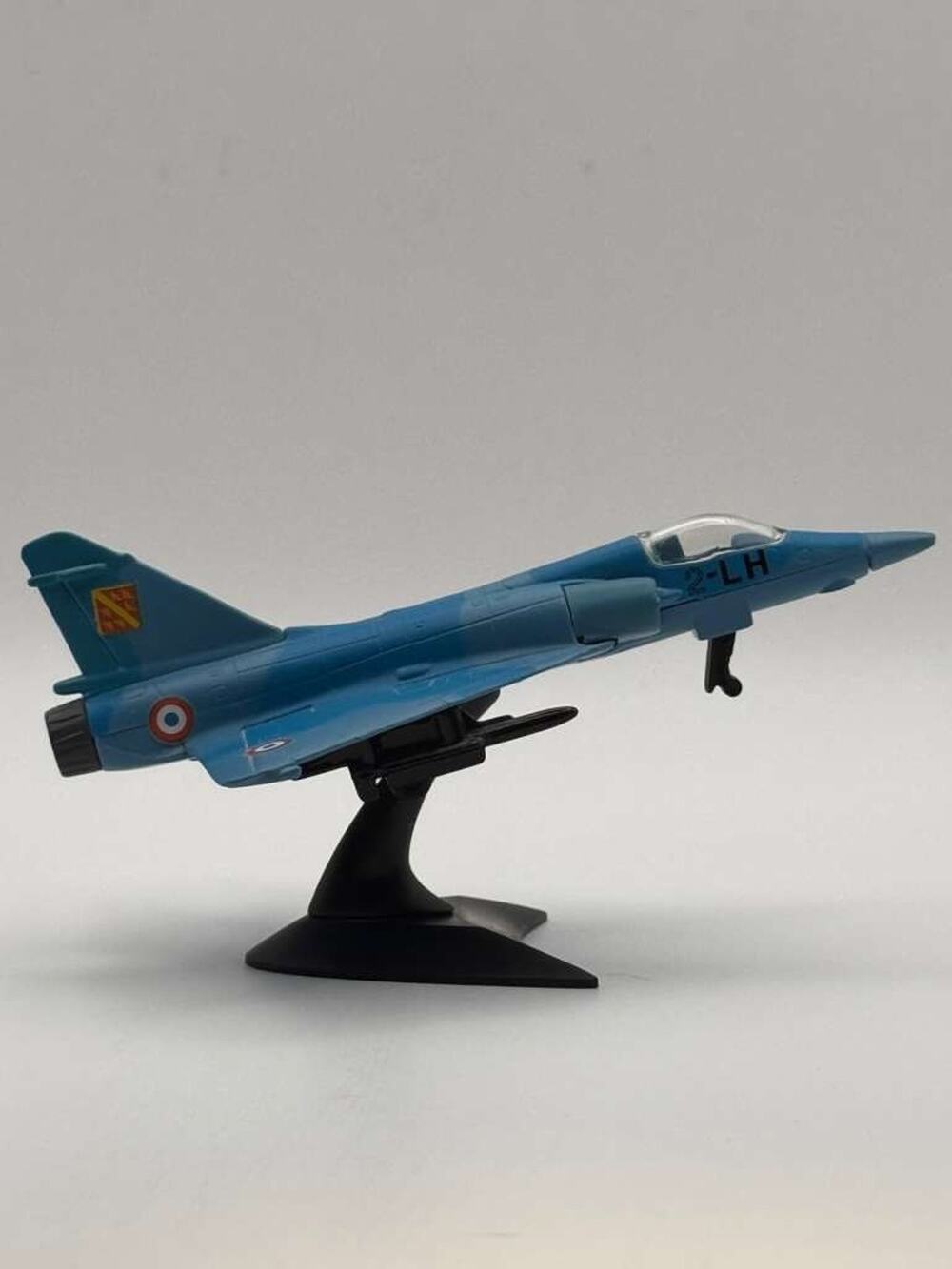 Maisto Mirage 2000C Diecast Model Aircraft French Air Force Jet w/ Display Stand